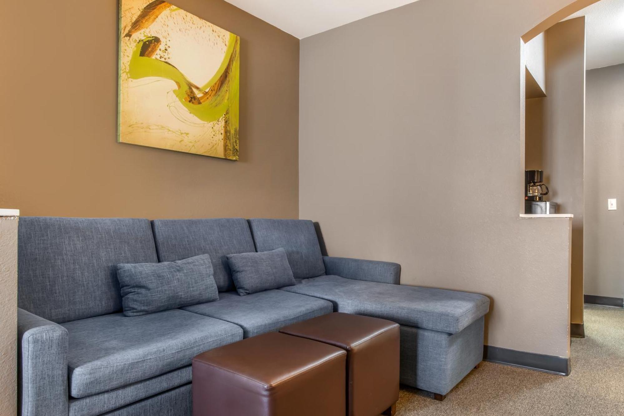 Comfort Bush Intercontinental Airport Hotel 3*